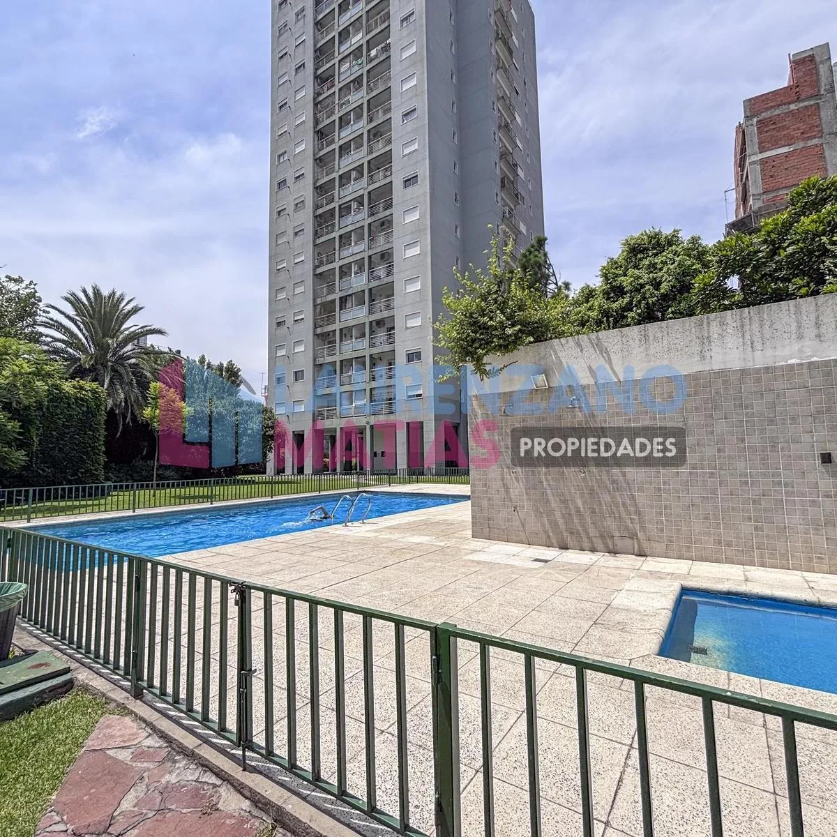 2 ambientes con balcón y cochera