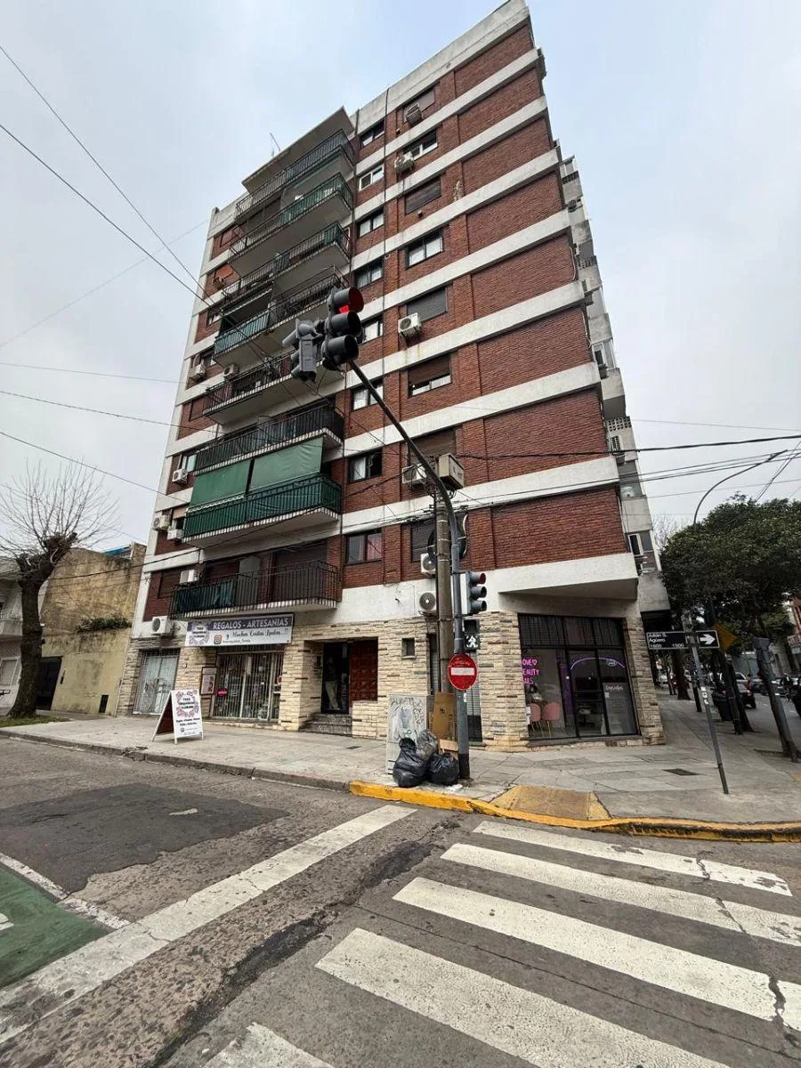 Departamento con balcón y parquet