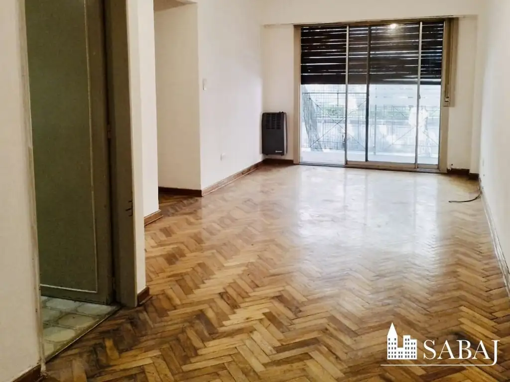 Departamento con balcón corrido