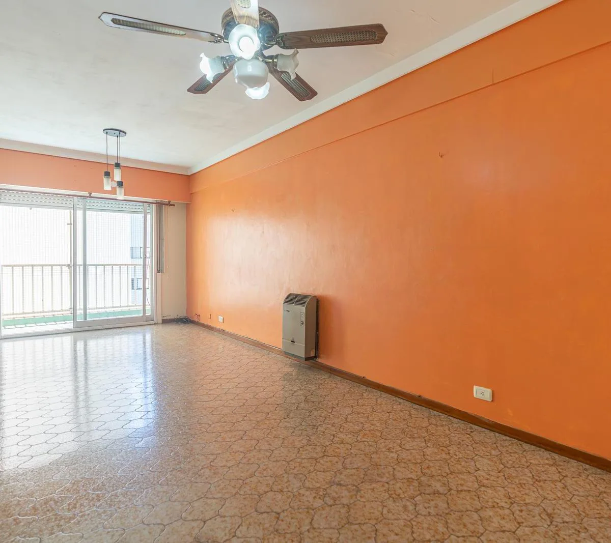 Departamento con balcón al contrafrente