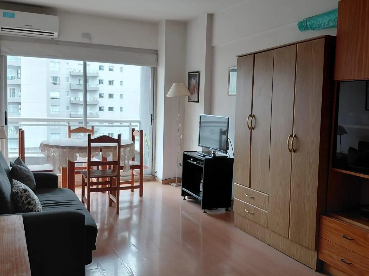 Monoambiente amoblado con balcón