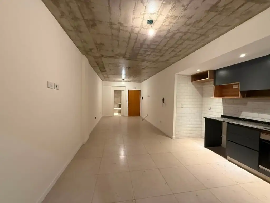 Monoambiente con balcón