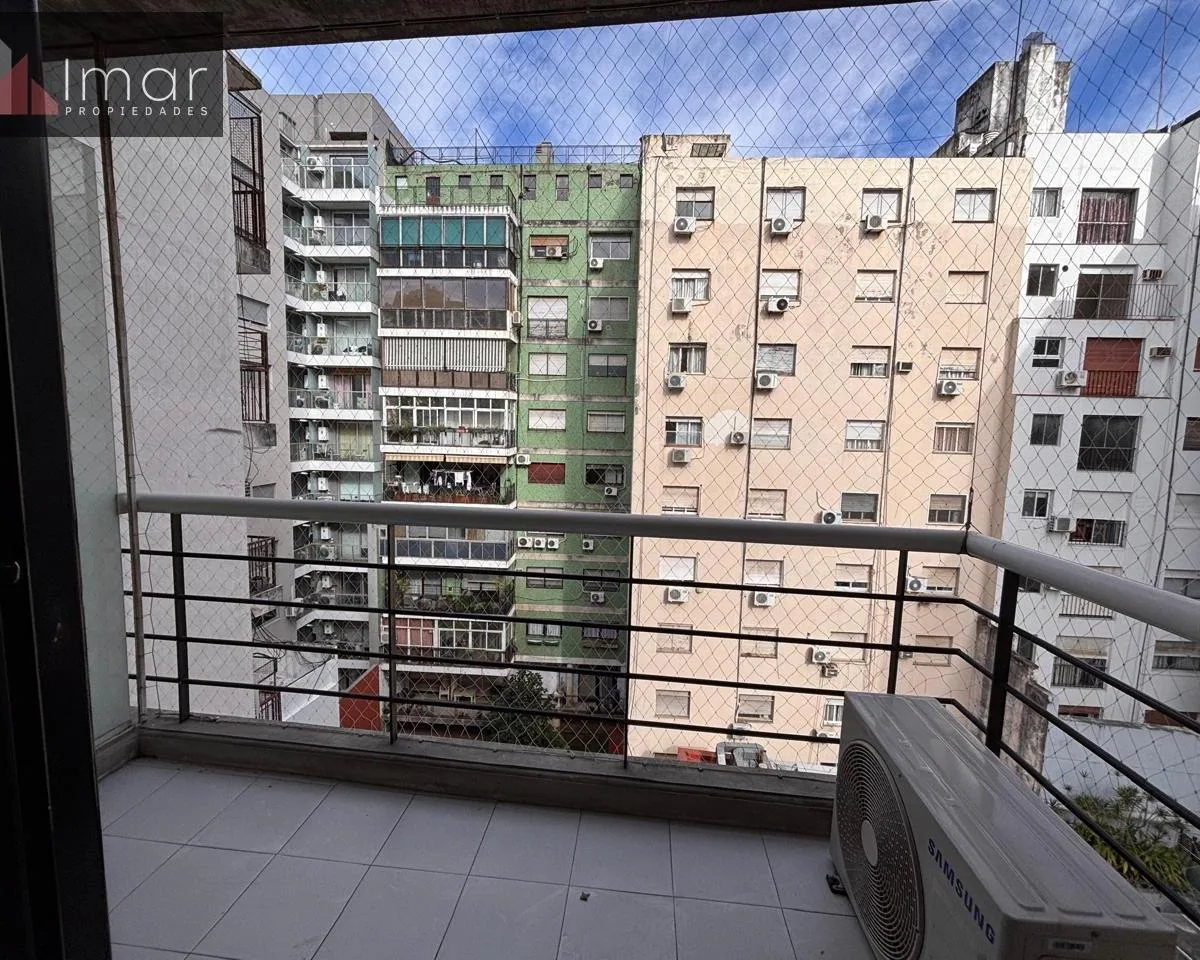 Monoambiente con balcón