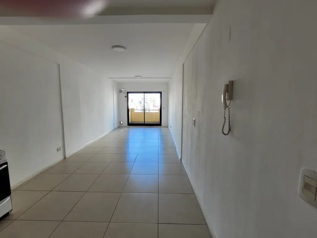 Monoambiente con balcón y SUM