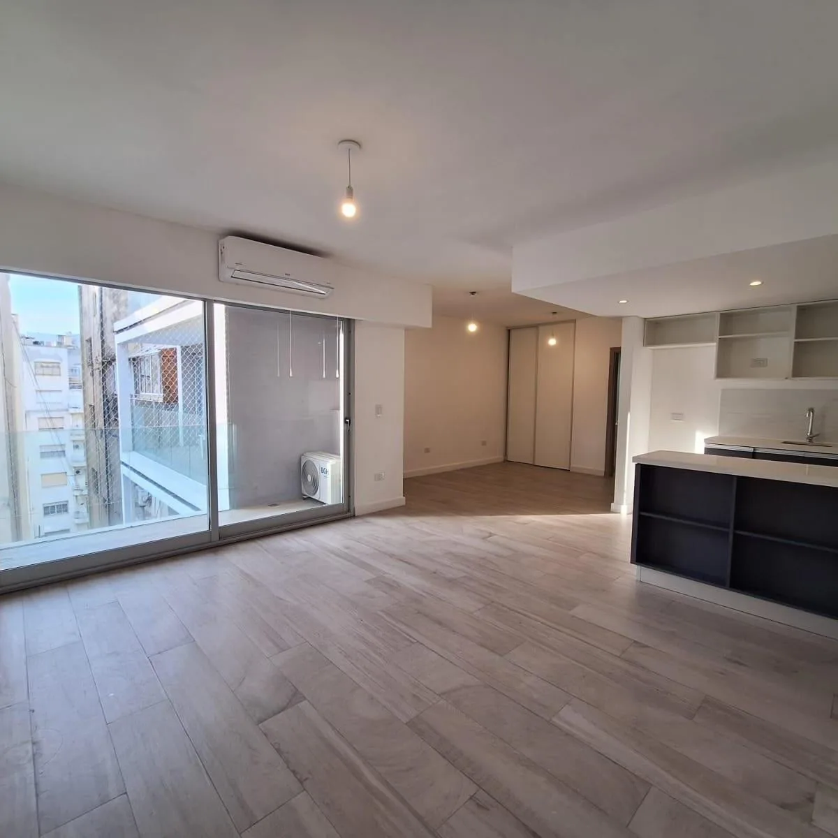 Departamento con balcón y amenities