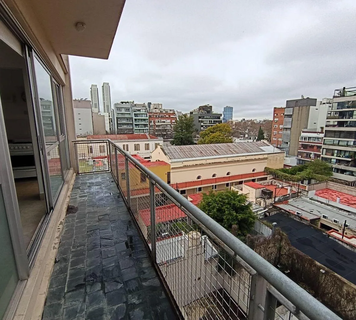 Monoambiente con balcón y vista