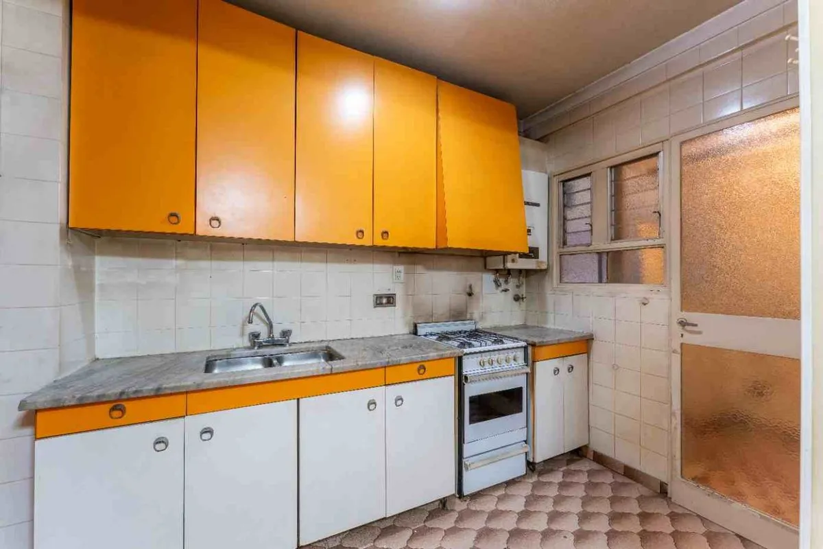 Departamento con balcón corrido