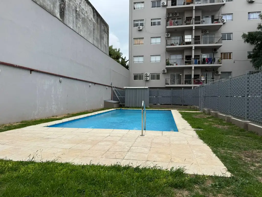2 ambientes con balcón y parrilla