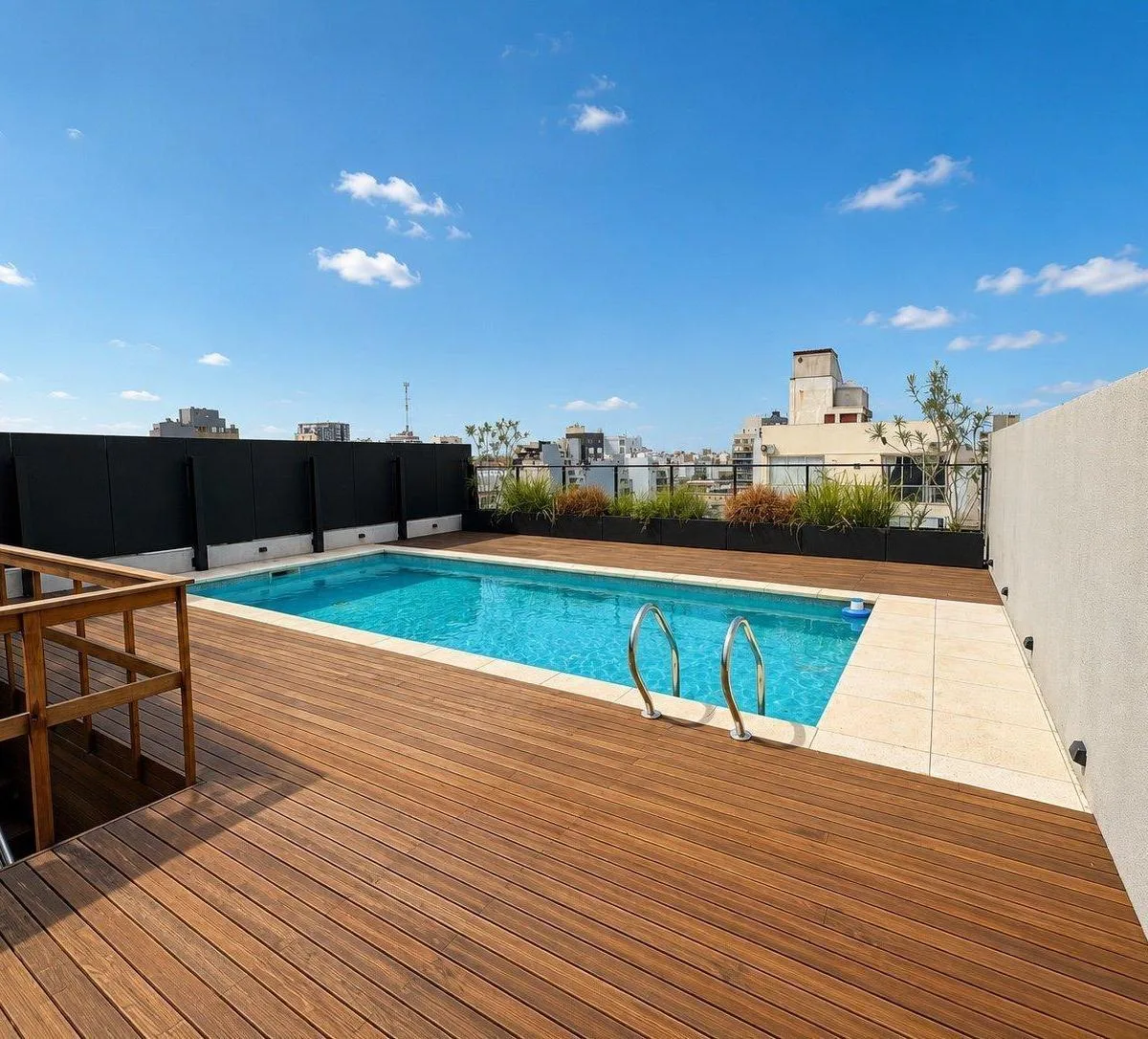 Monoambiente con balcón y pileta