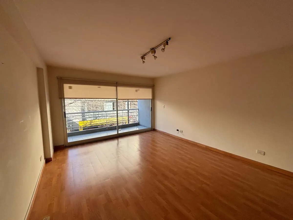 Monoambiente con balcón en Villa Crespo