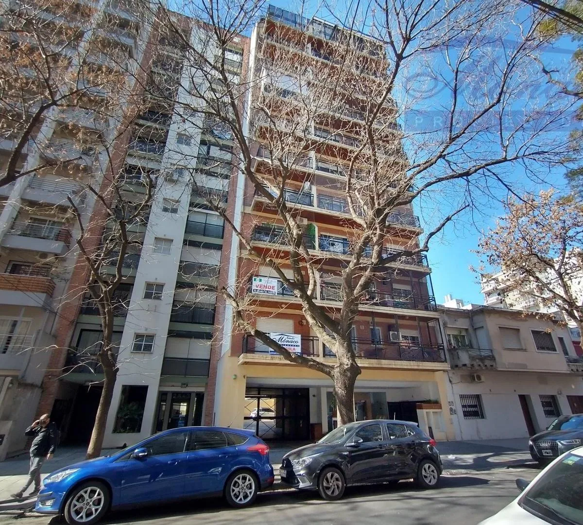 Monoambiente al frente con balcón