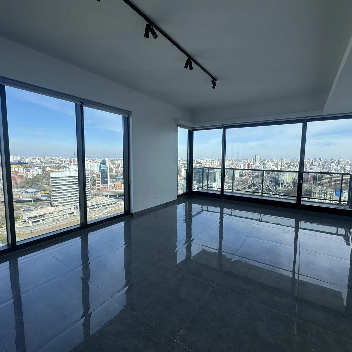 Departamento en Puerto Madero con balcón