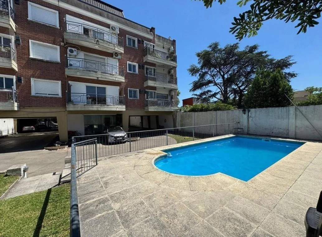 Monoambiente con balcón francés