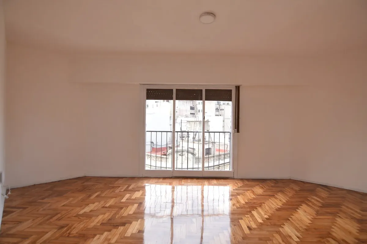 Departamento 2 ambientes con balcón francés
