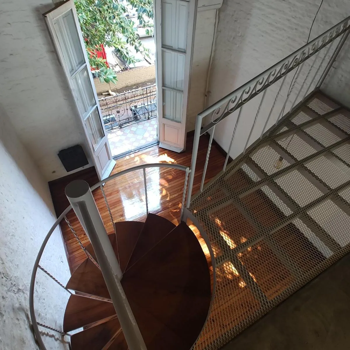 Loft reciclado con balcón