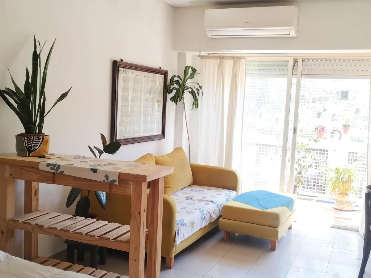 Monoambiente con balcón