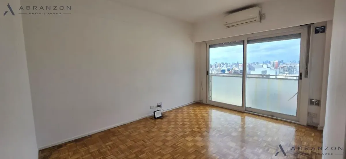 Departamento 2 ambientes con balcón francés