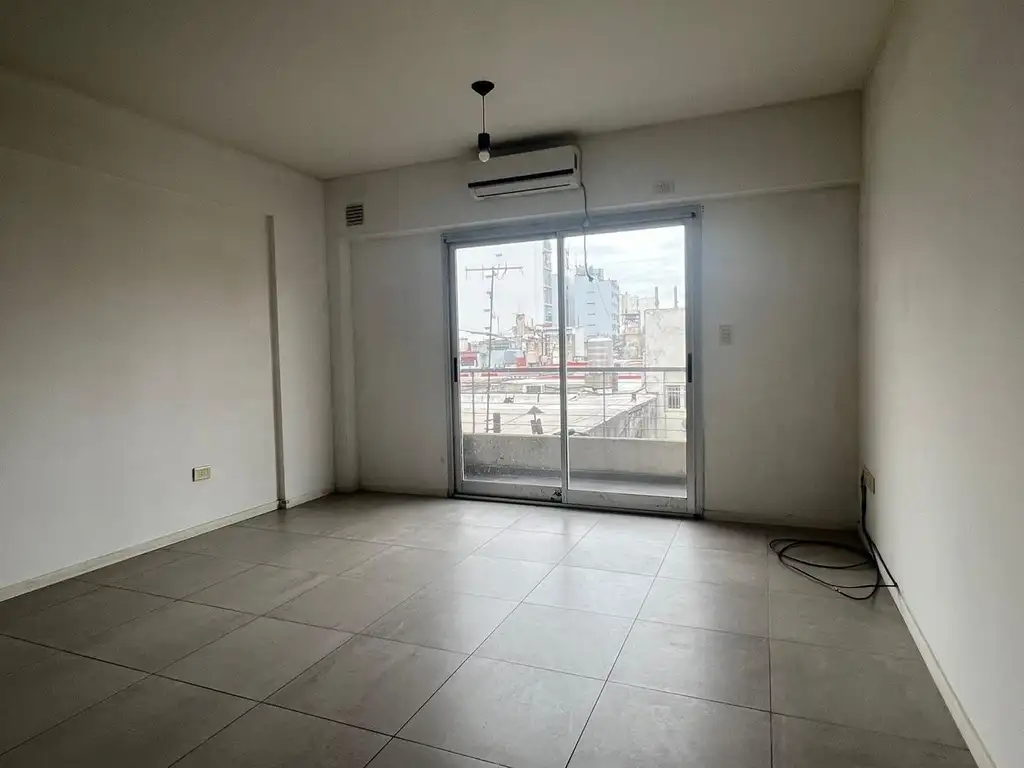 2 ambientes con balcón