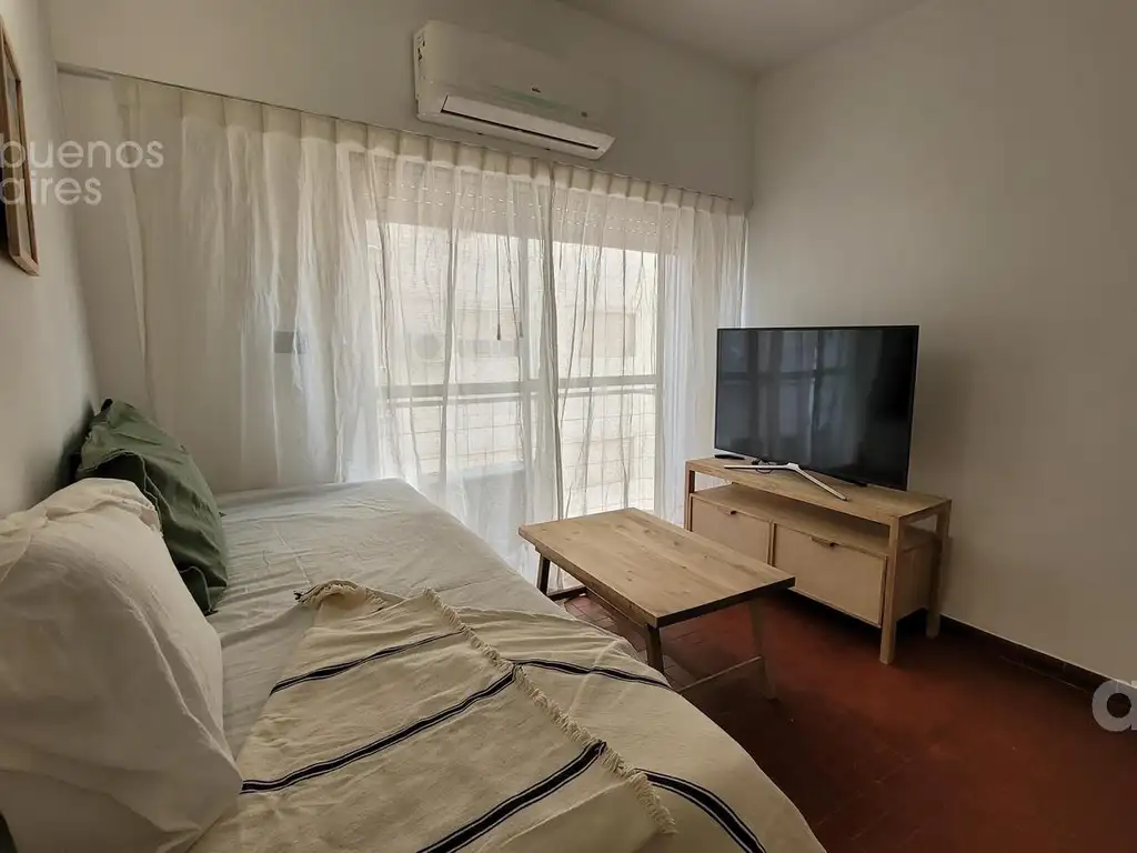 2 ambientes con balcón francés