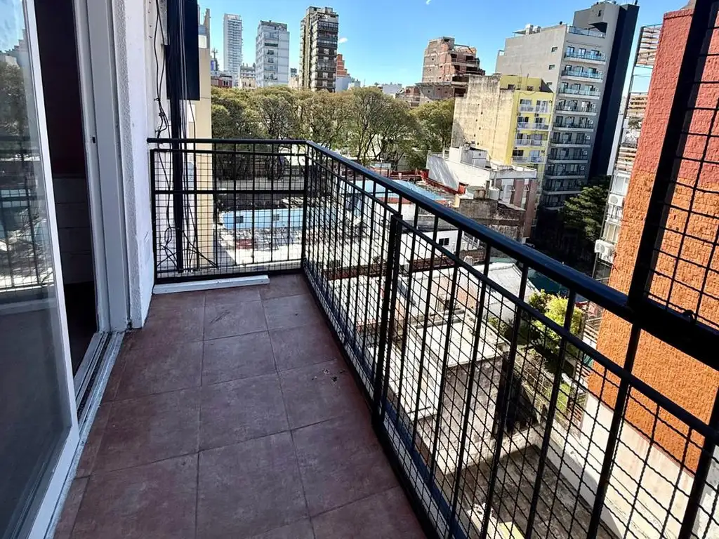Departamento con balcón en Núñez