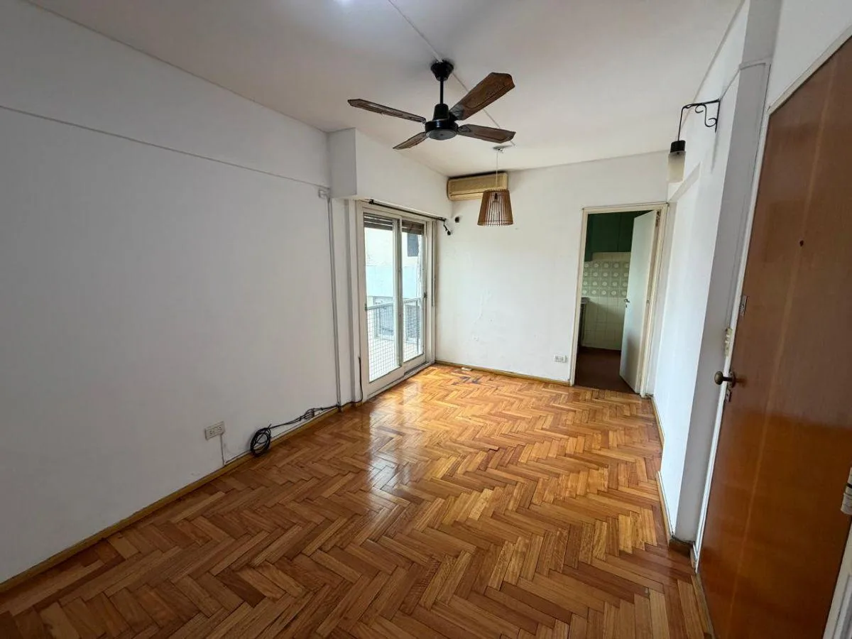 2 ambientes con balcón francés