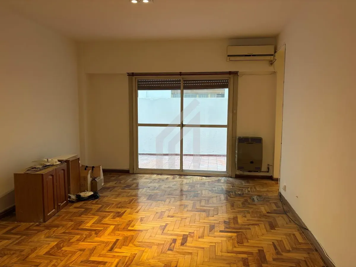 Departamento con patio en Olivos