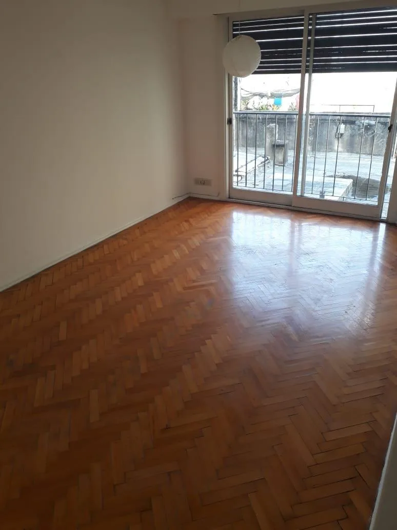 Departamento 2 ambientes con balcón