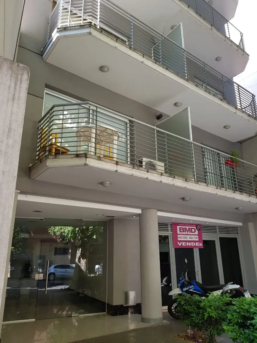 Monoambiente con balcón al frente