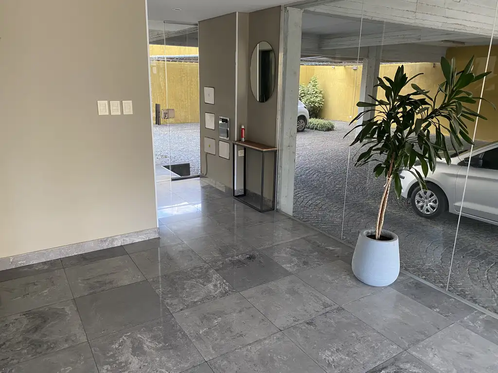 2 ambientes con balcón corrido
