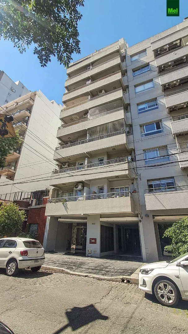 2 ambientes al frente con balcón