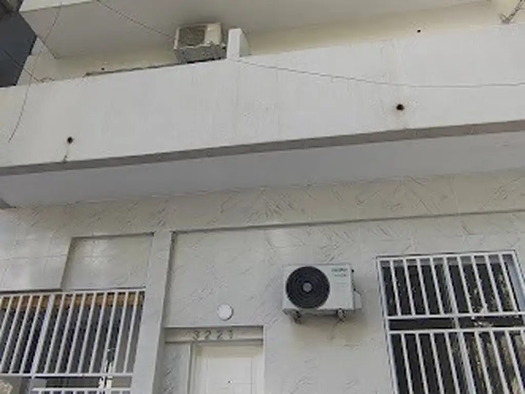 Monoambiente con balcón