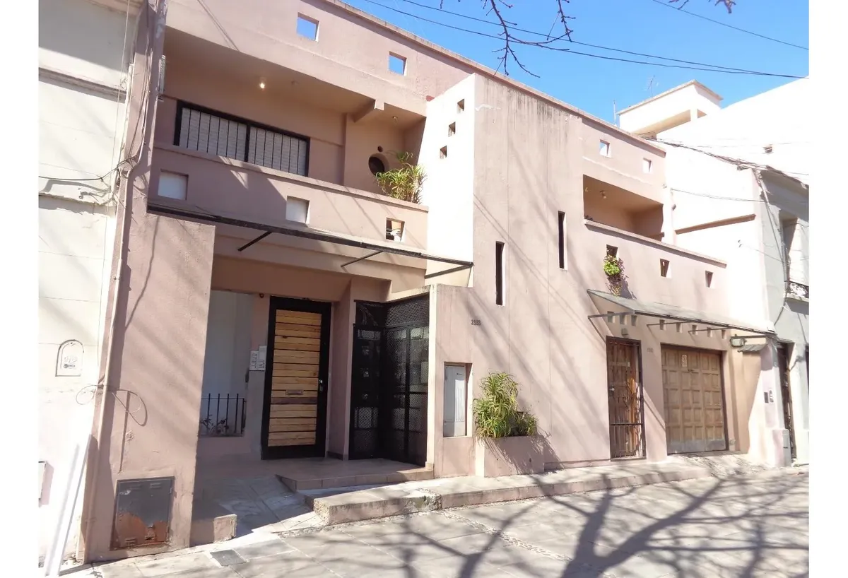 Planta baja con patio y aire