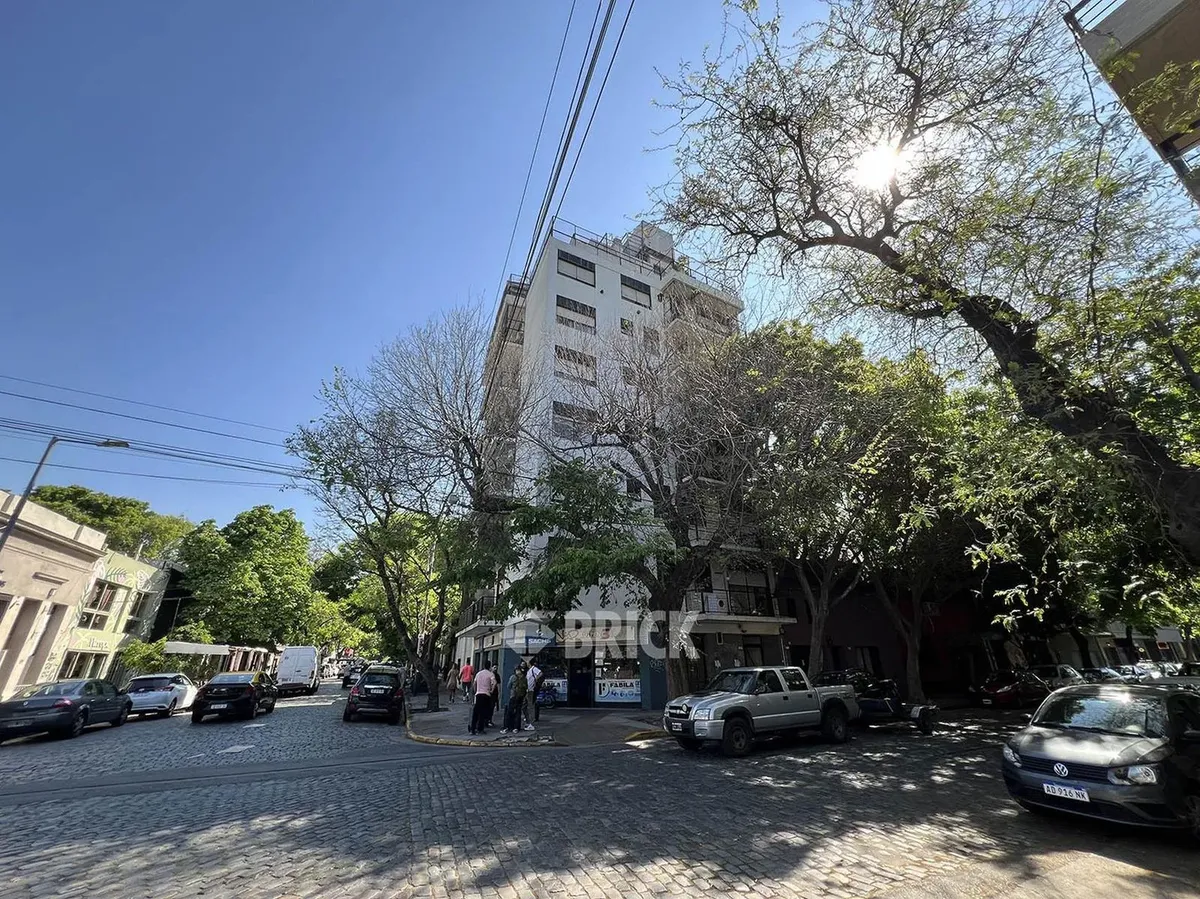 Gran Ambiente En Nicaragua Al 4700 - Frente Impecable Vista Abierta Todo Sol