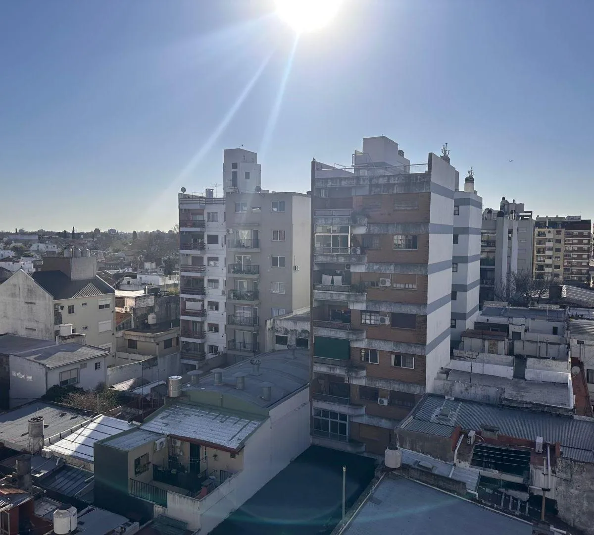 Departamento con balcón y cochera