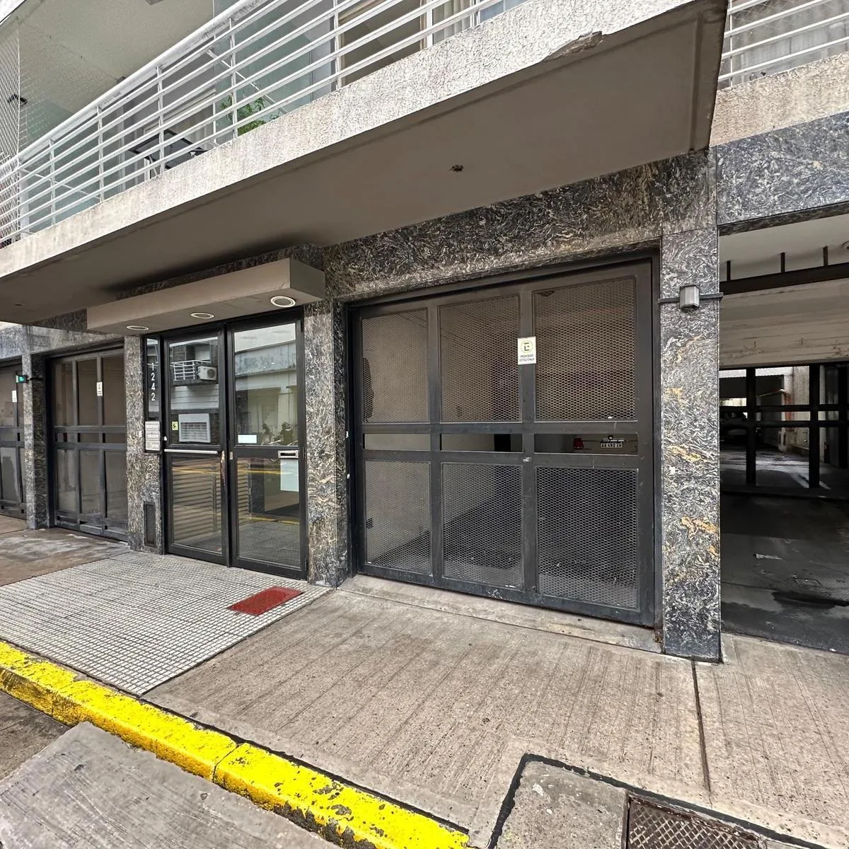 Departamento con balcón en Monserrat