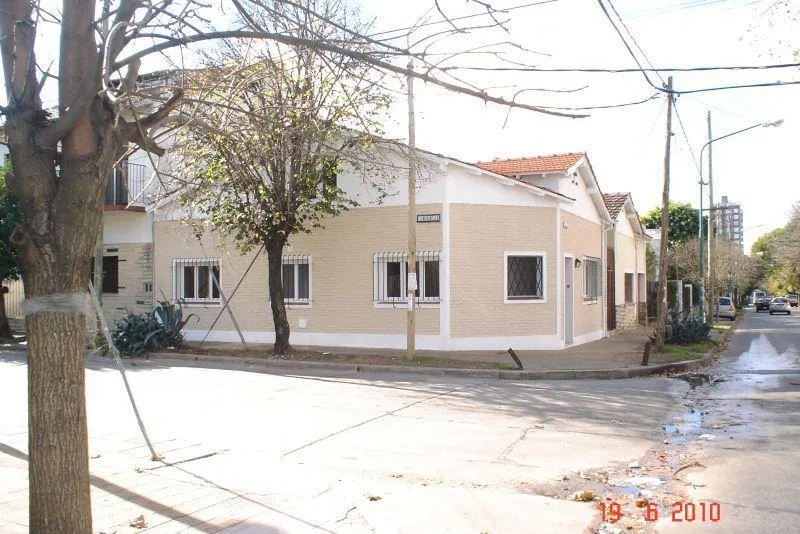 Chalet en esquina con parrilla