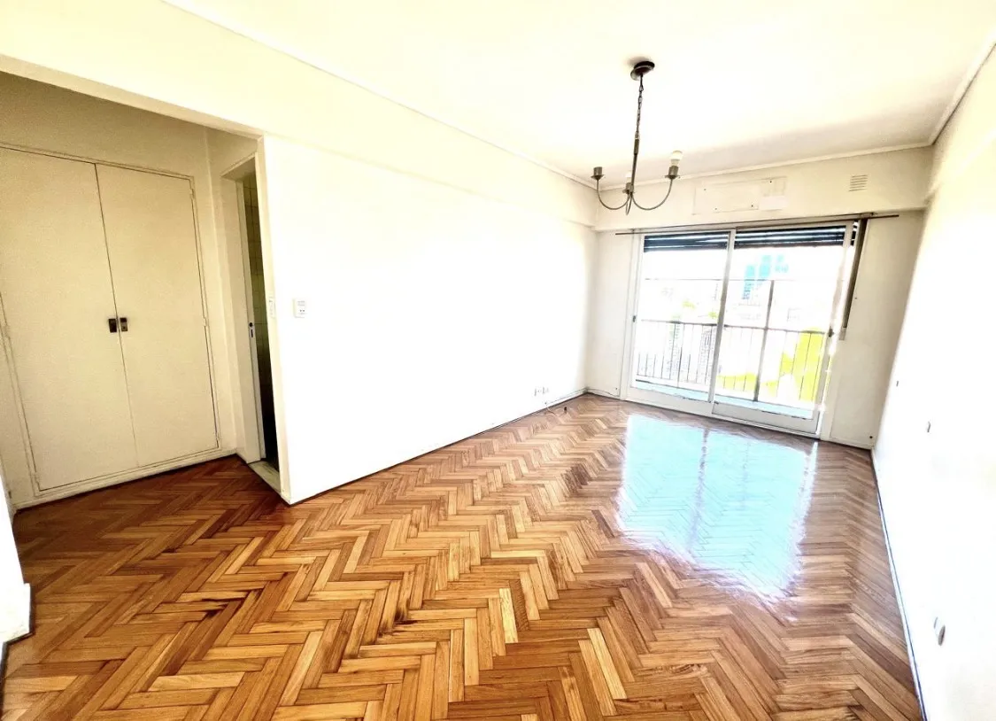 Departamento De 2 1/2 Ambientes. Barrio De San Telmo.