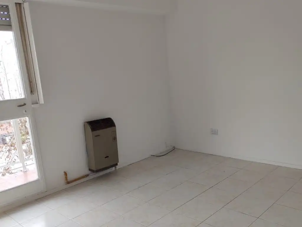 Departamento con balcón al frente