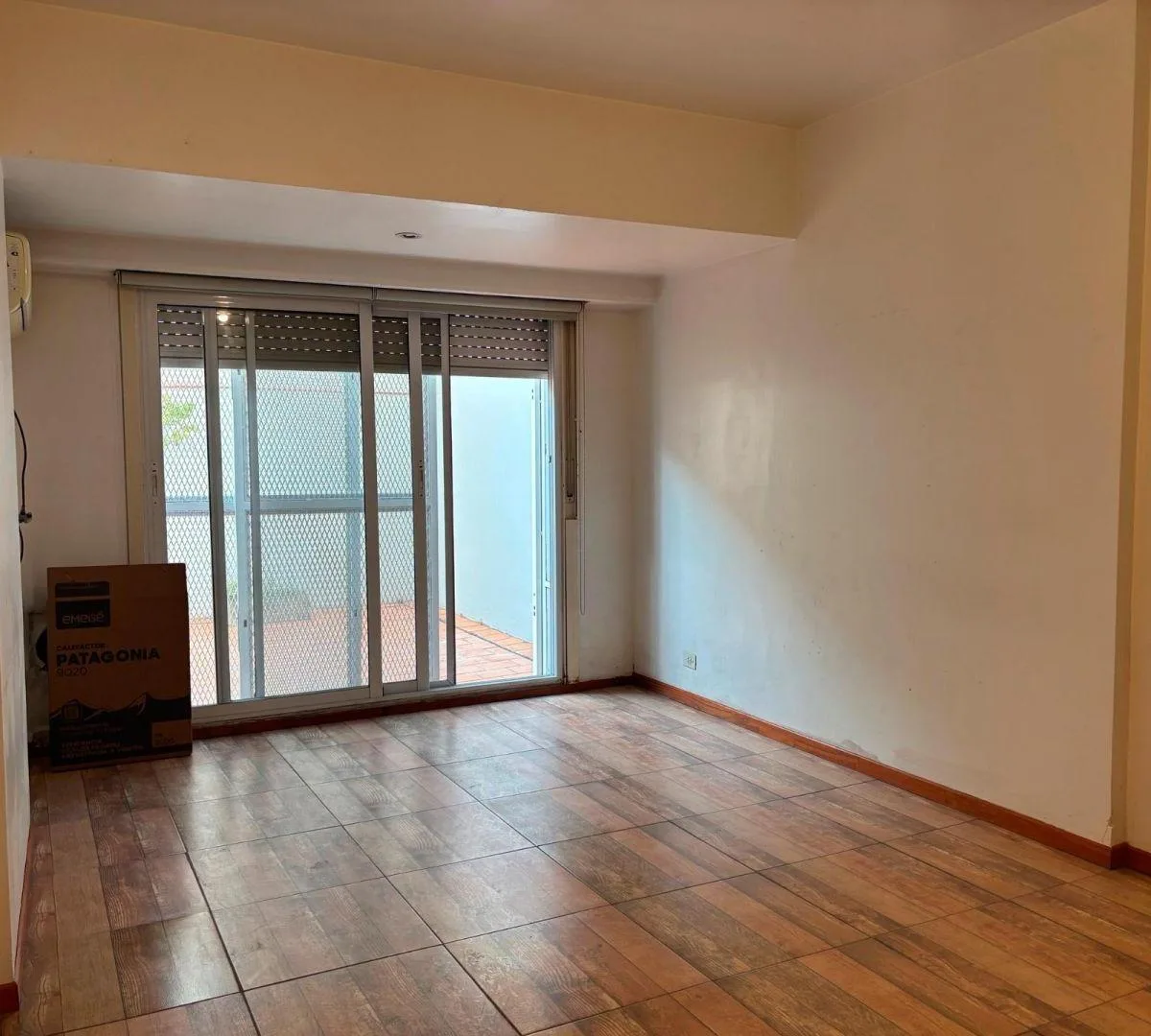 Departamento con patio y cochera