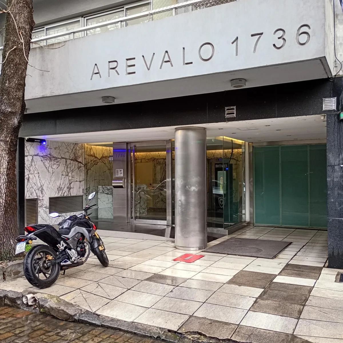 Monoambiente con balcón y pileta
