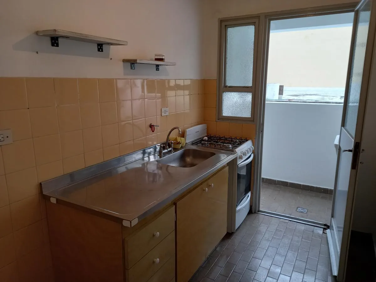 Lateral 2-room apartment