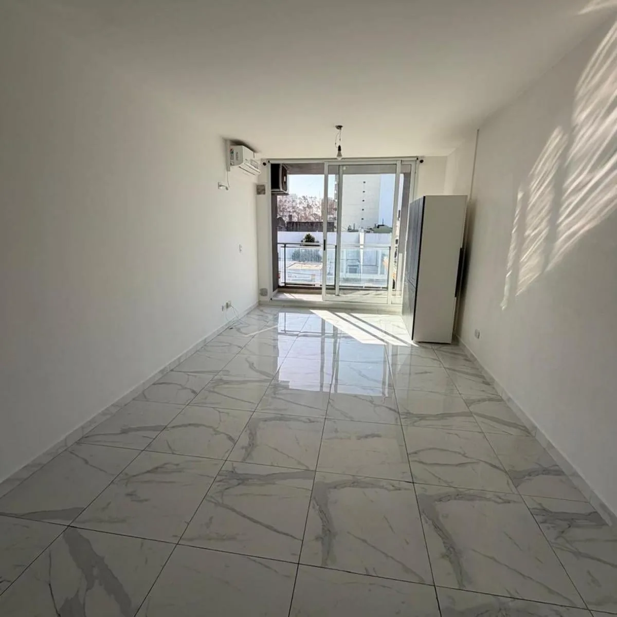 Monoambiente con balcón