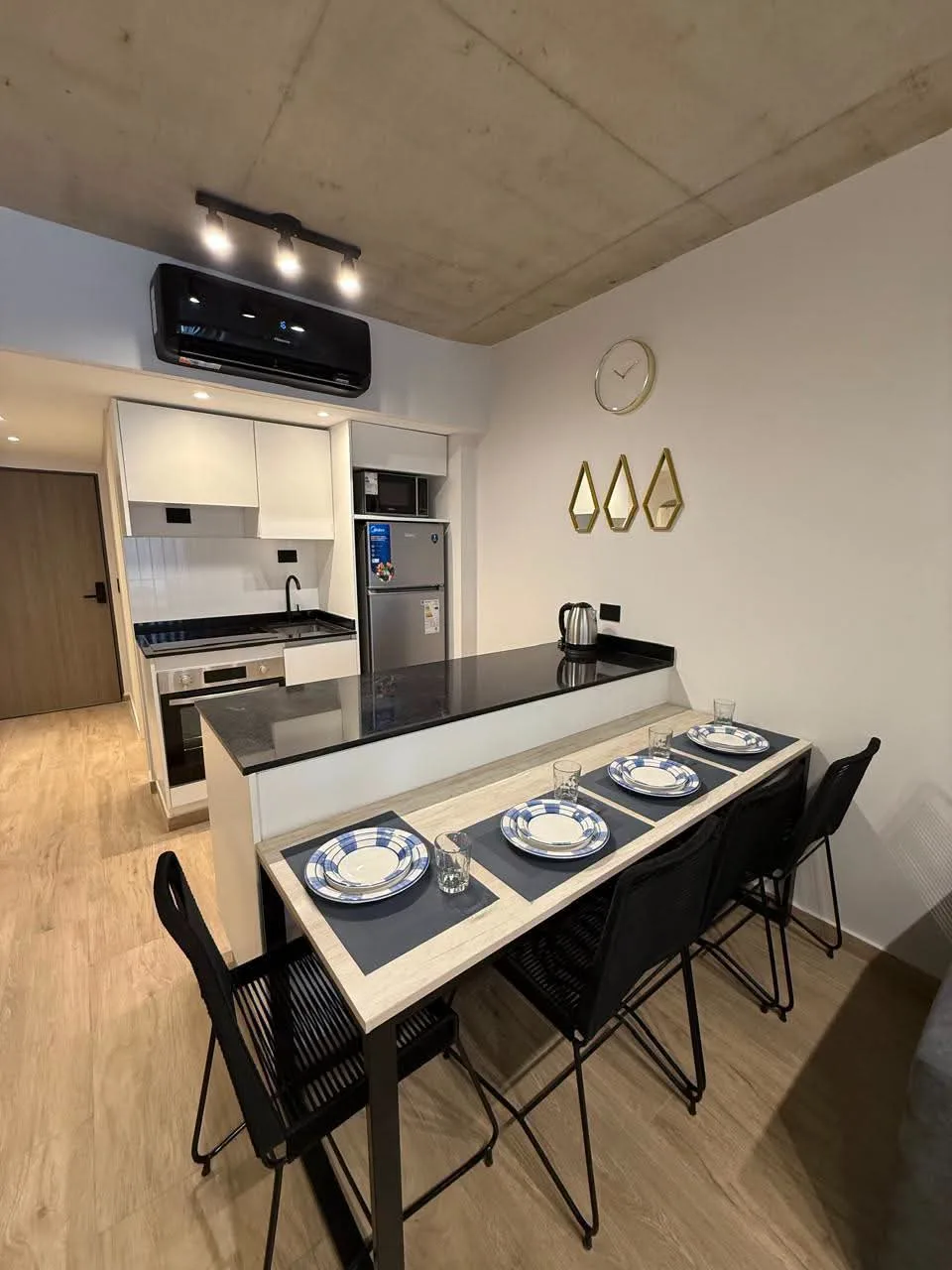 Furnished studio with balcony, kitchen