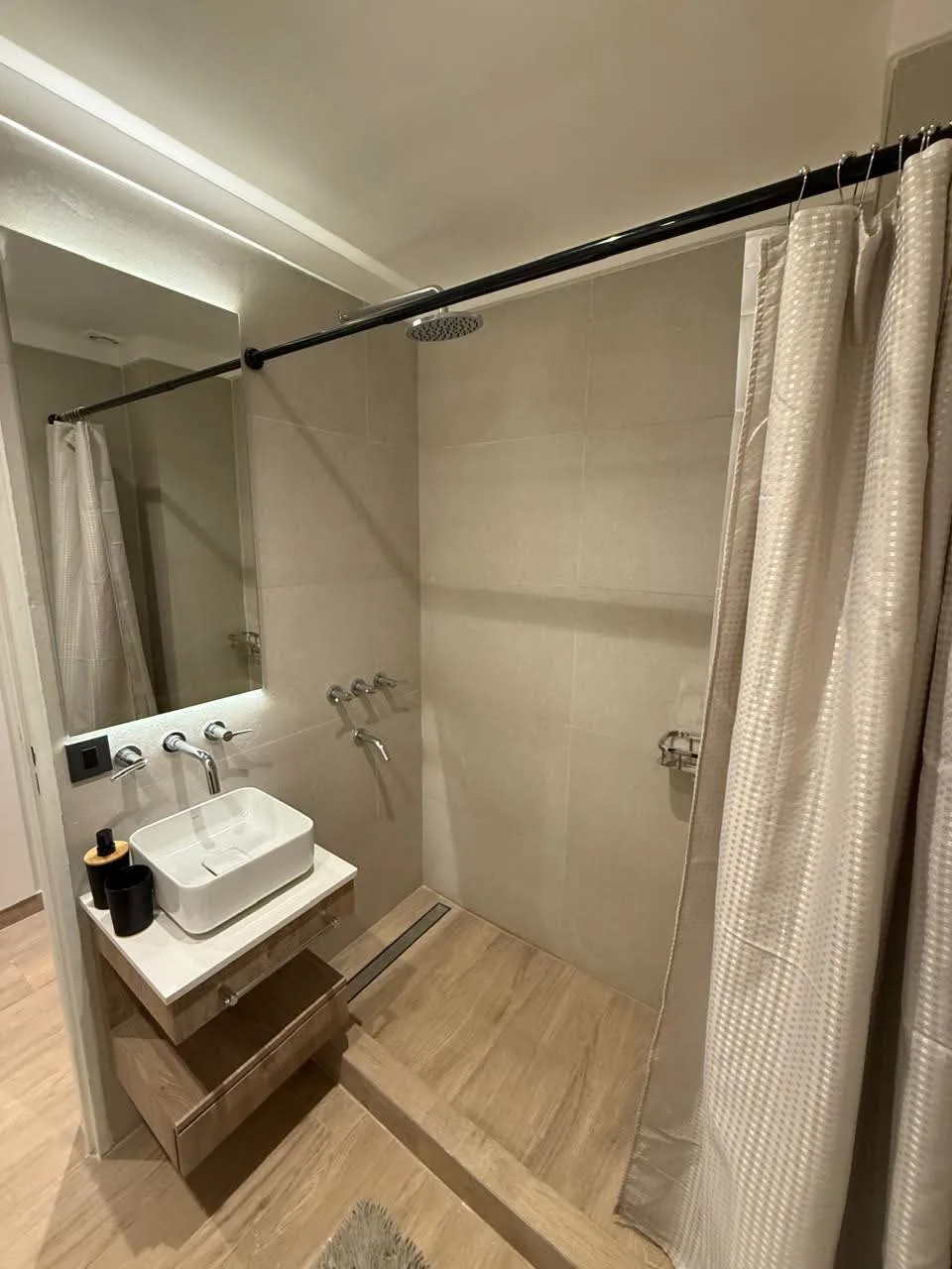 Furnished studio with balcony, bathroom