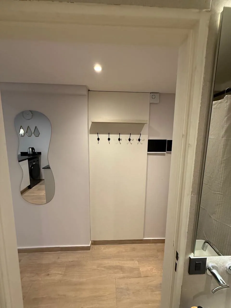 Furnished studio with balcony, bathroom