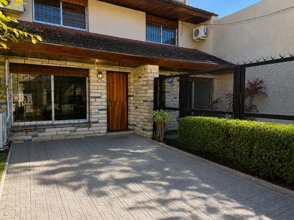 Duplex com jardim e piscina