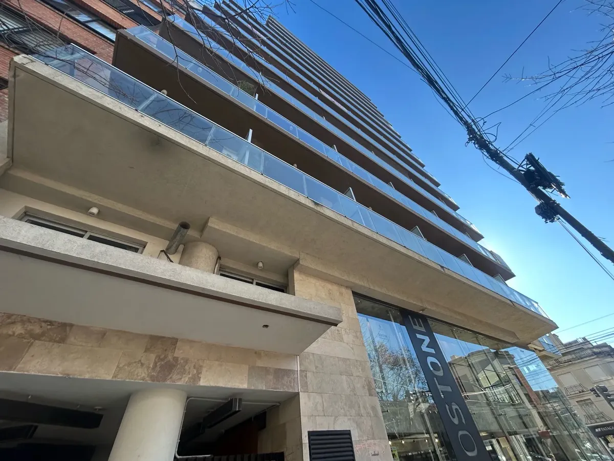 Ambiente en Nuñez con balcón