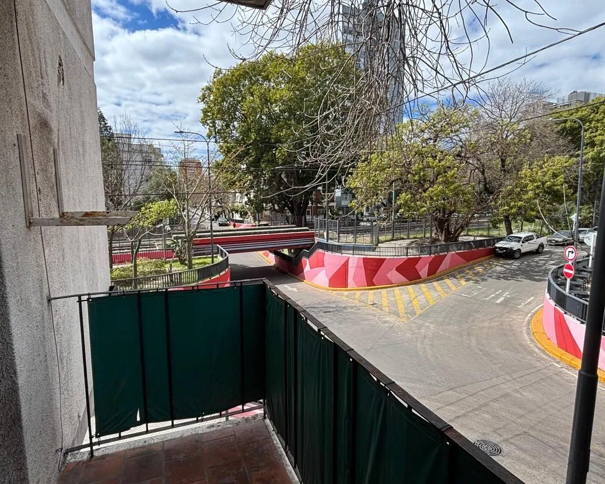 Departamento al frente con balcón