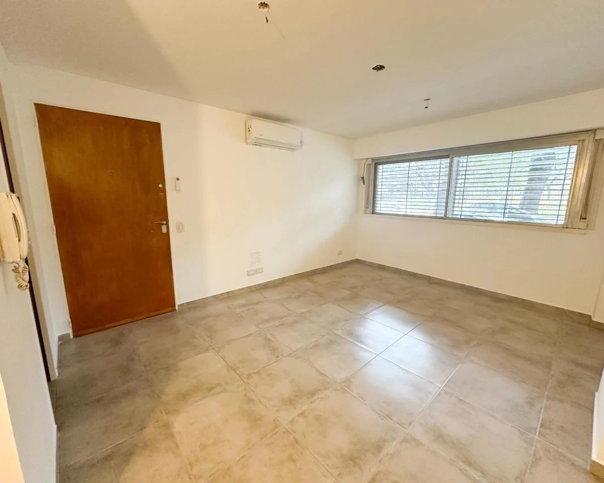 Monoambiente en planta baja con A/C