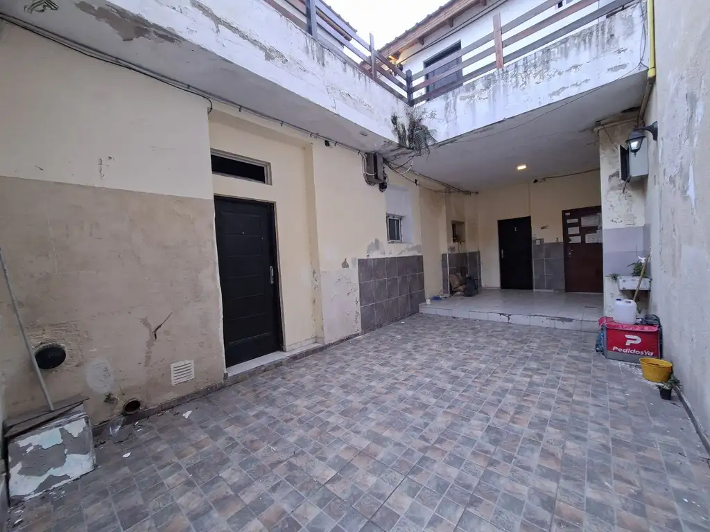 Departamento con patio y terraza común